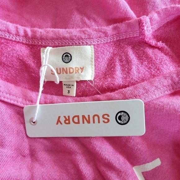 New Sundry Love Me Truly Graphic Crewneck Pink Pullover Sweatshirt NWT 3/Large - Picture 9 of 11